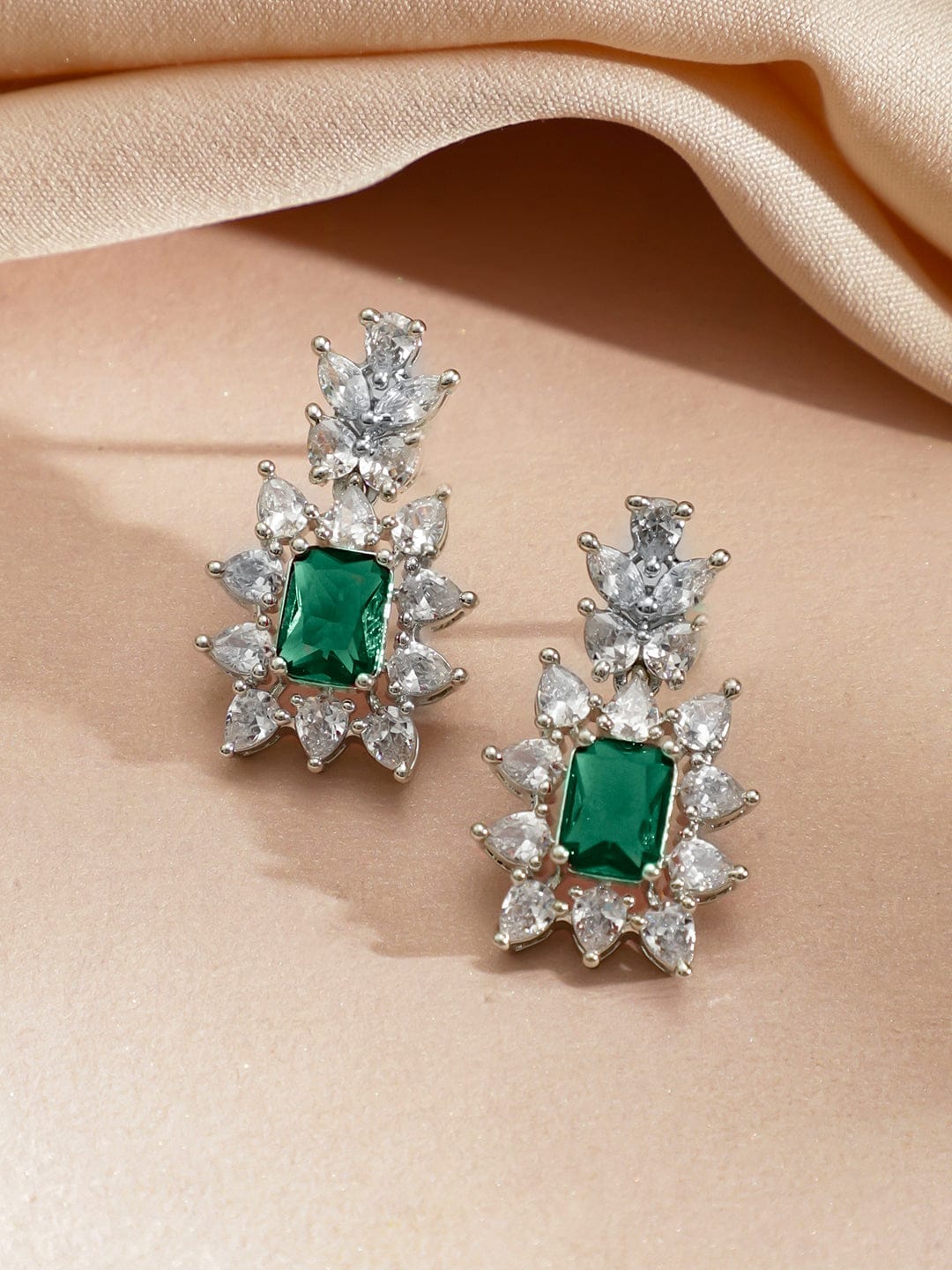 Emerald Studded Crystal Studded Necklace Set フリーサイズ