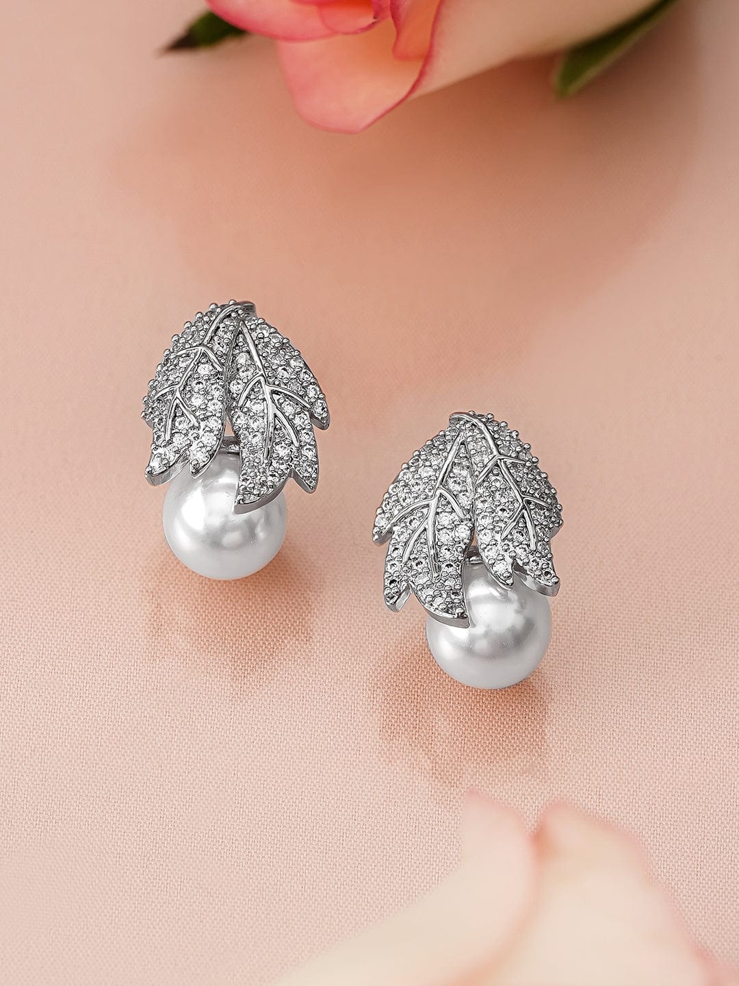 Radiant Leafy Pearl Drop Earrings フリーサイズ