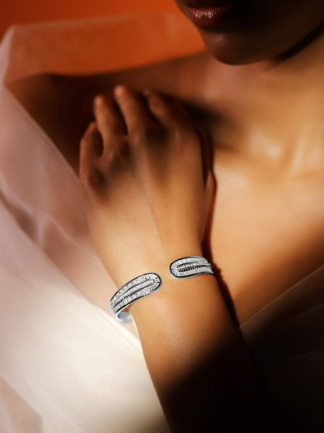 【Rubans】 Rhodium-Plated Openable Cuff Bracelet with Intricate Cubic Zirconia Detailing｜ロジウムメッキ オープナブル カフブレスレット キュービックジルコニア