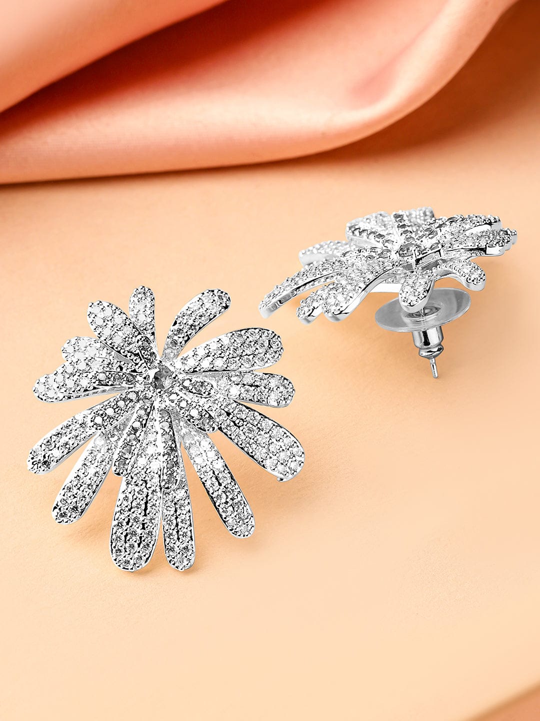 Floral Motif Shimmering Ear Studs Silver