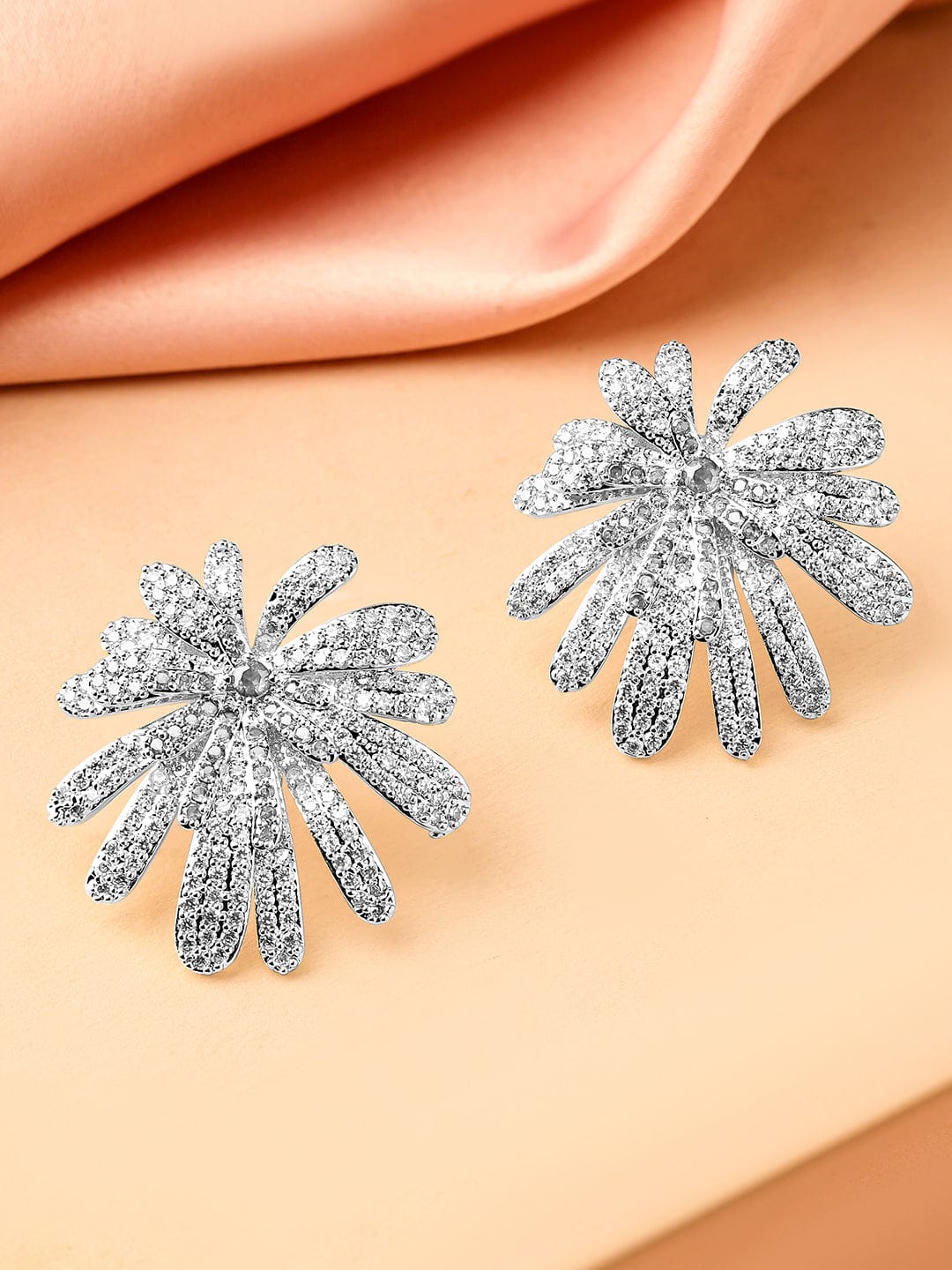 Floral Motif Shimmering Ear Studs Silver