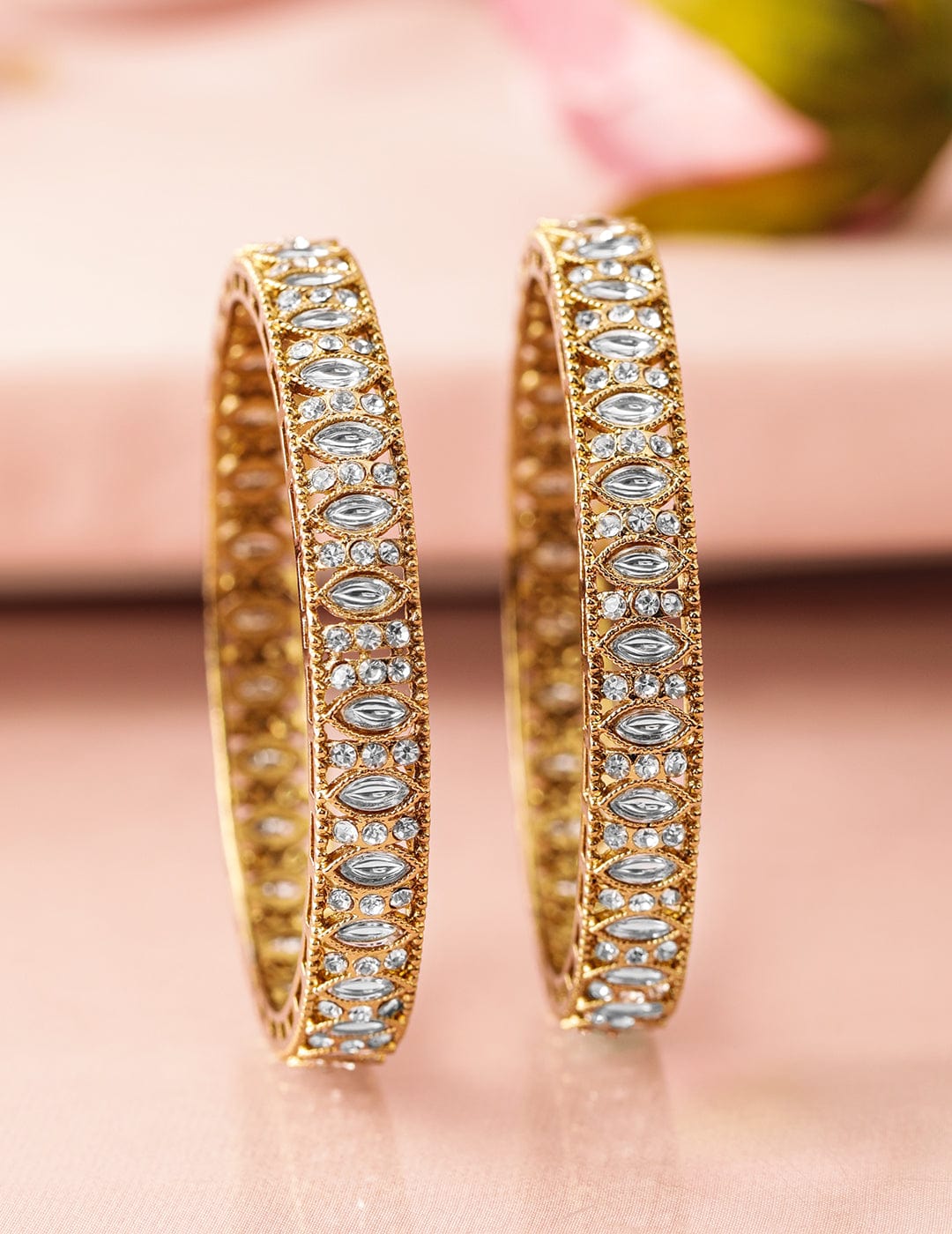 Silent Glow of Heritage Bangles 2.6 - Medium