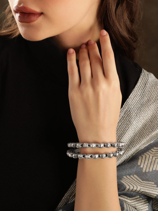 Rubans Set of 2 Handcrafted Oxidized Silver-Plated Bangles 2.6 - Medium