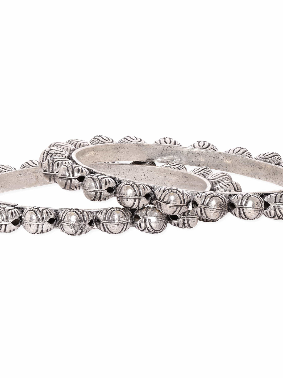 Rubans Set of 2 Handcrafted Oxidized Silver-Plated Bangles 2.6 - Medium