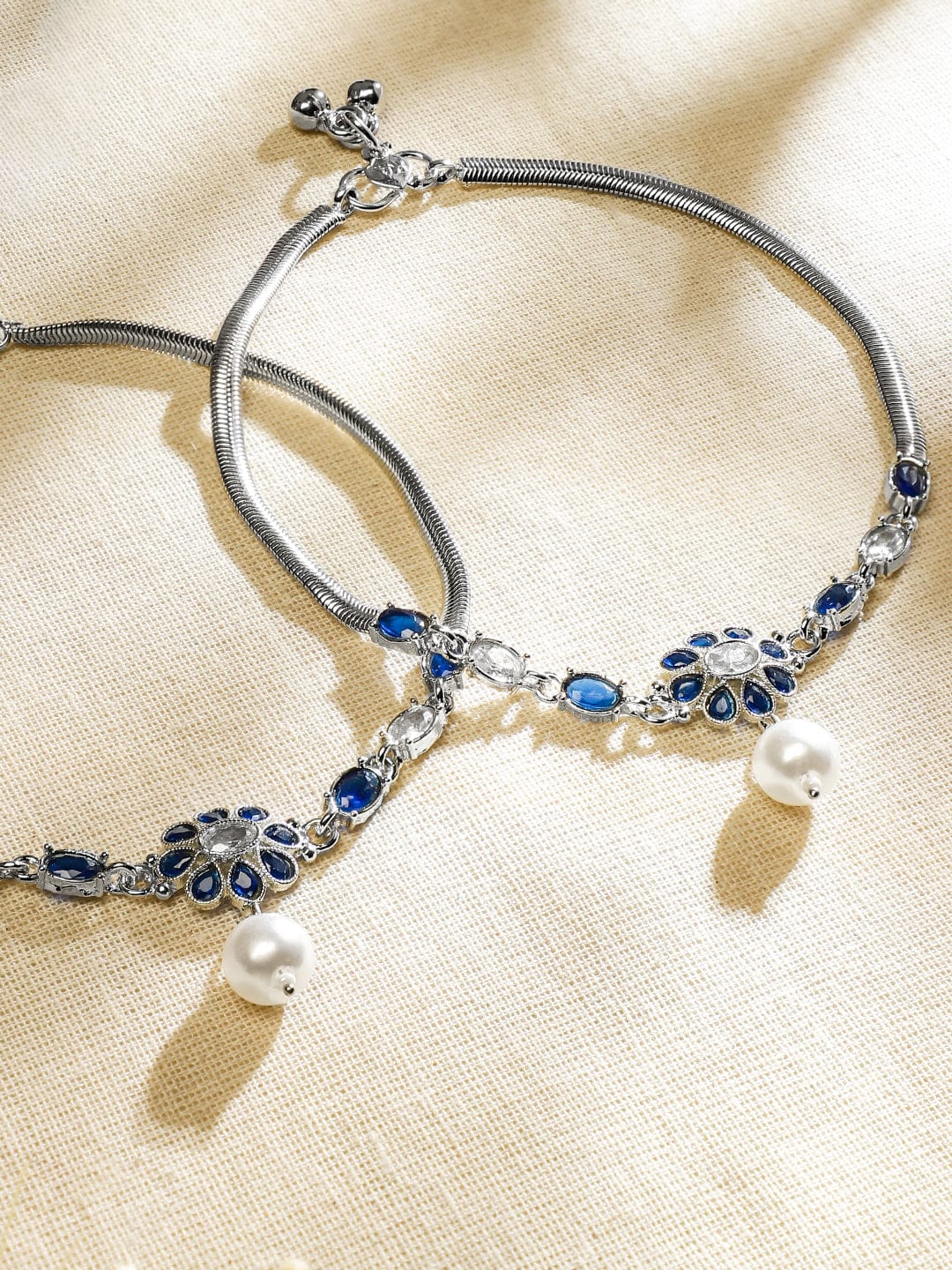 Rubans Set of 2 Oxidised Silver-Plated Blue & White Kundan Stone Anklets with Pearl Accents フリーサイズ