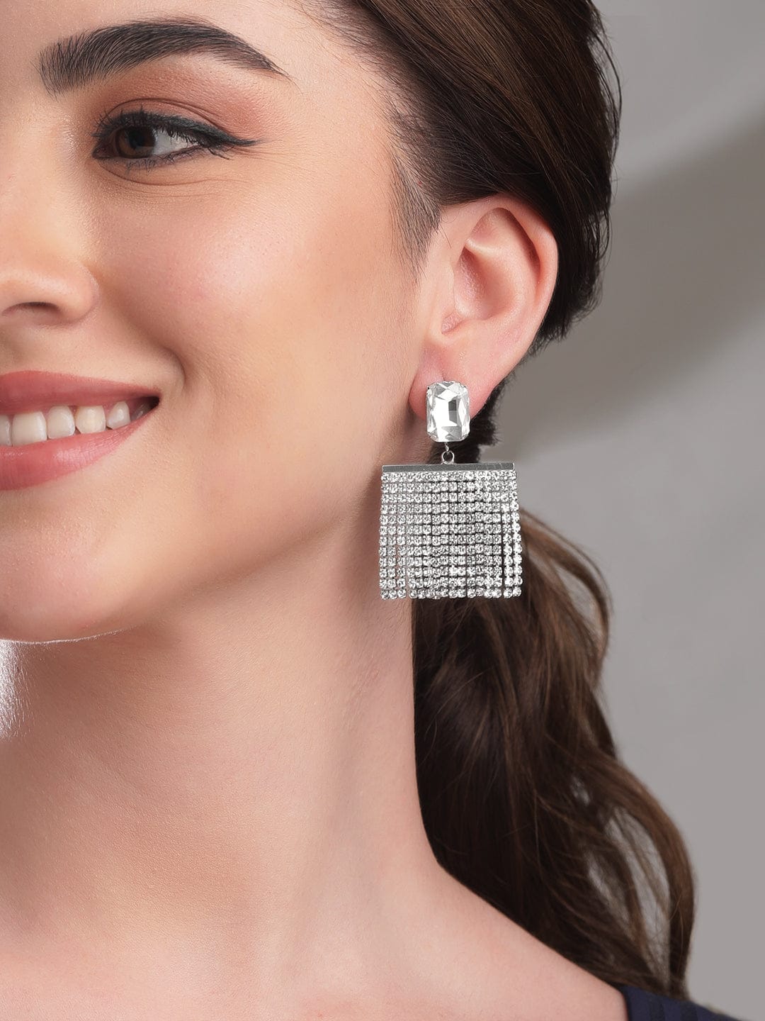 White Crystal Studded Cubic Dangler Earrings フリーサイズ