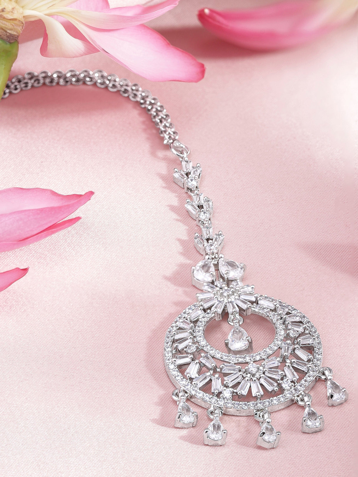 【Rubans】 Silver Plated Handcrafted Crystal & AD Stone Studded Maangtika｜シルバーメッキ ハンドクラフト クリスタル AD マーンティッカ（額飾り）