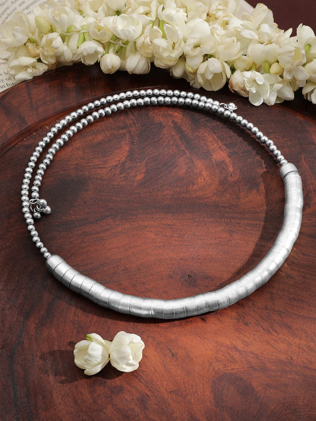 Gracefully Textured Silver Statement Choker フリーサイズ