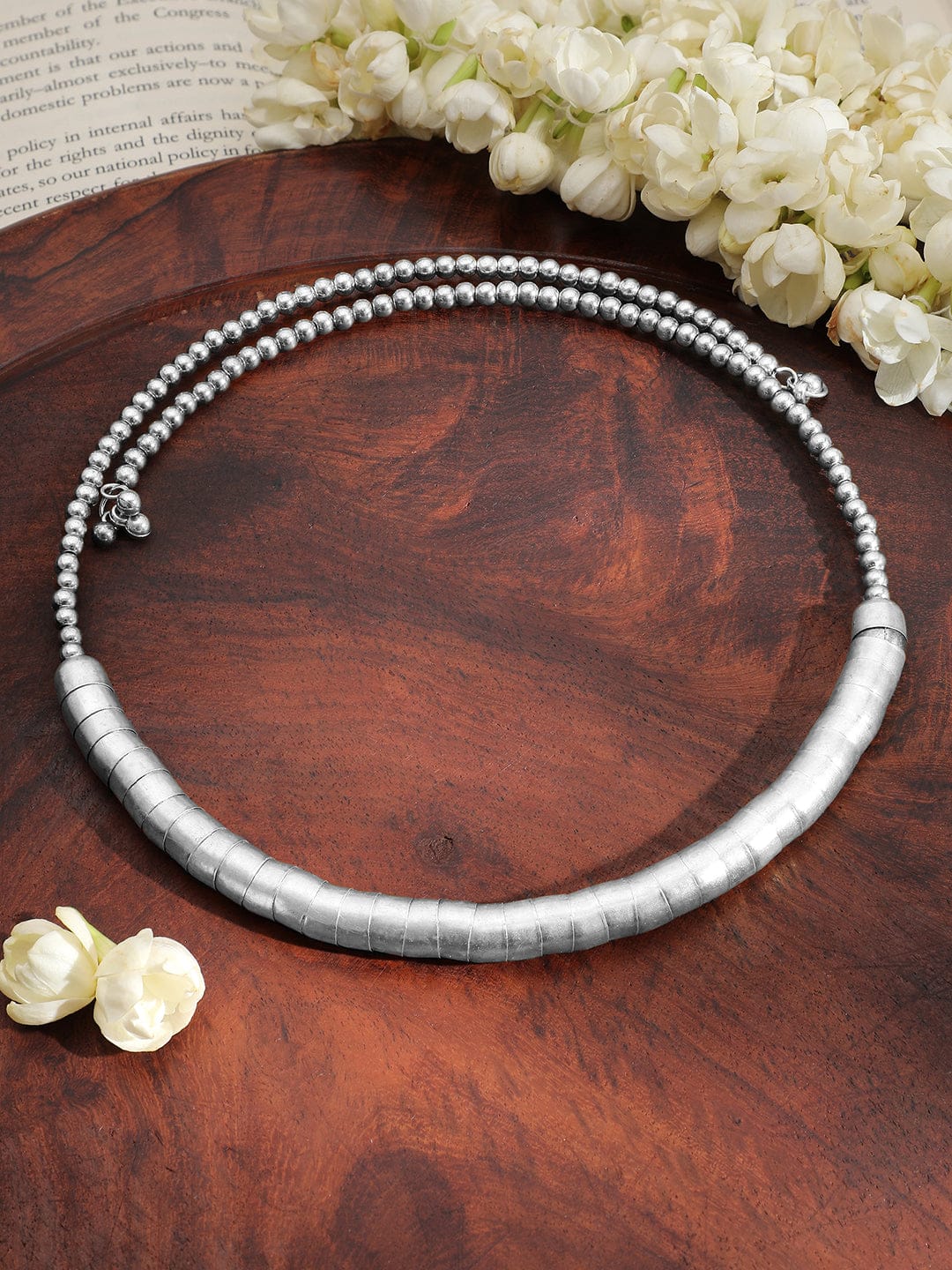 Gracefully Textured Silver Statement Choker フリーサイズ