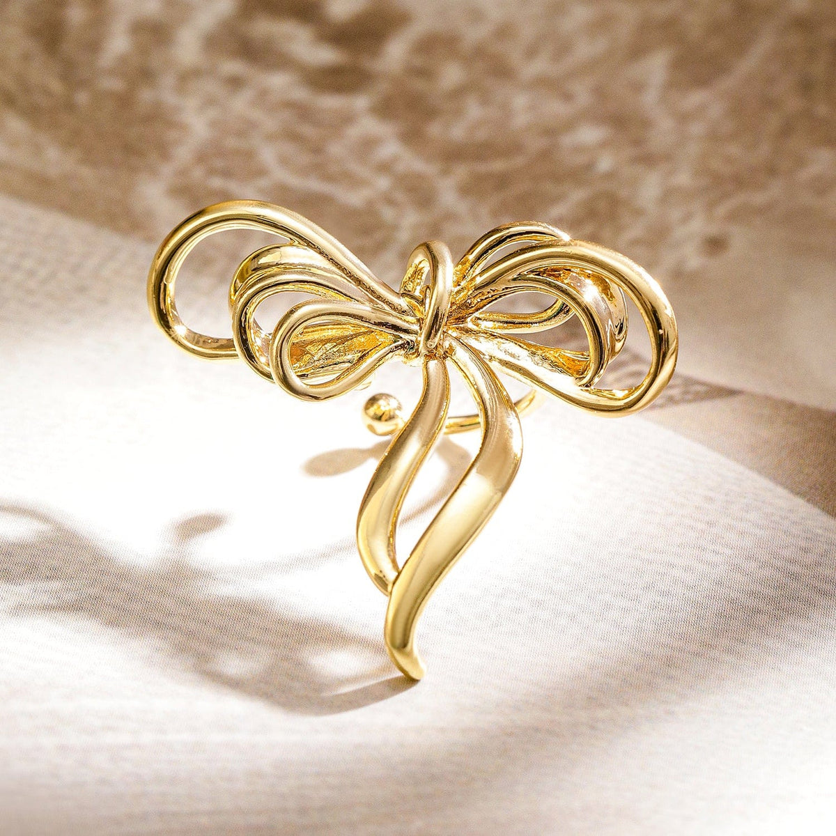 Ribbon Curve Statement Cuff フリーサイズ