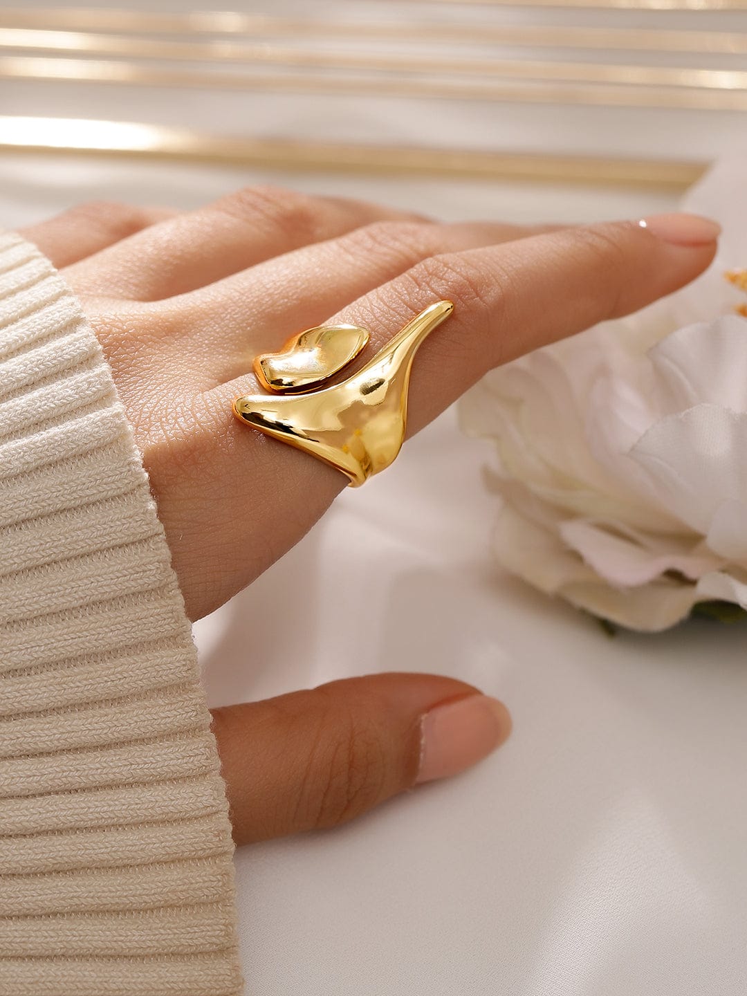 Rubans Voguish 18K Gold-Plated Abstract Openable Finger Ring Gold