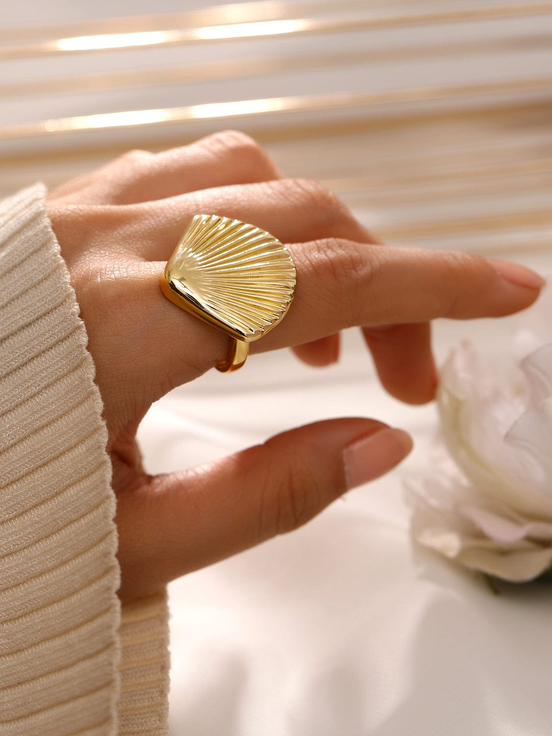 Rubans Voguish 18K Gold-Plated Adjustable Shell Motif Finger Ring Gold