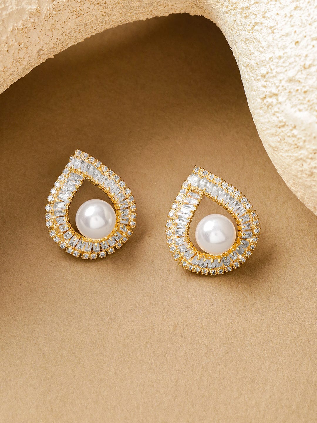Pearl & Crystal Studded Earrings フリーサイズ