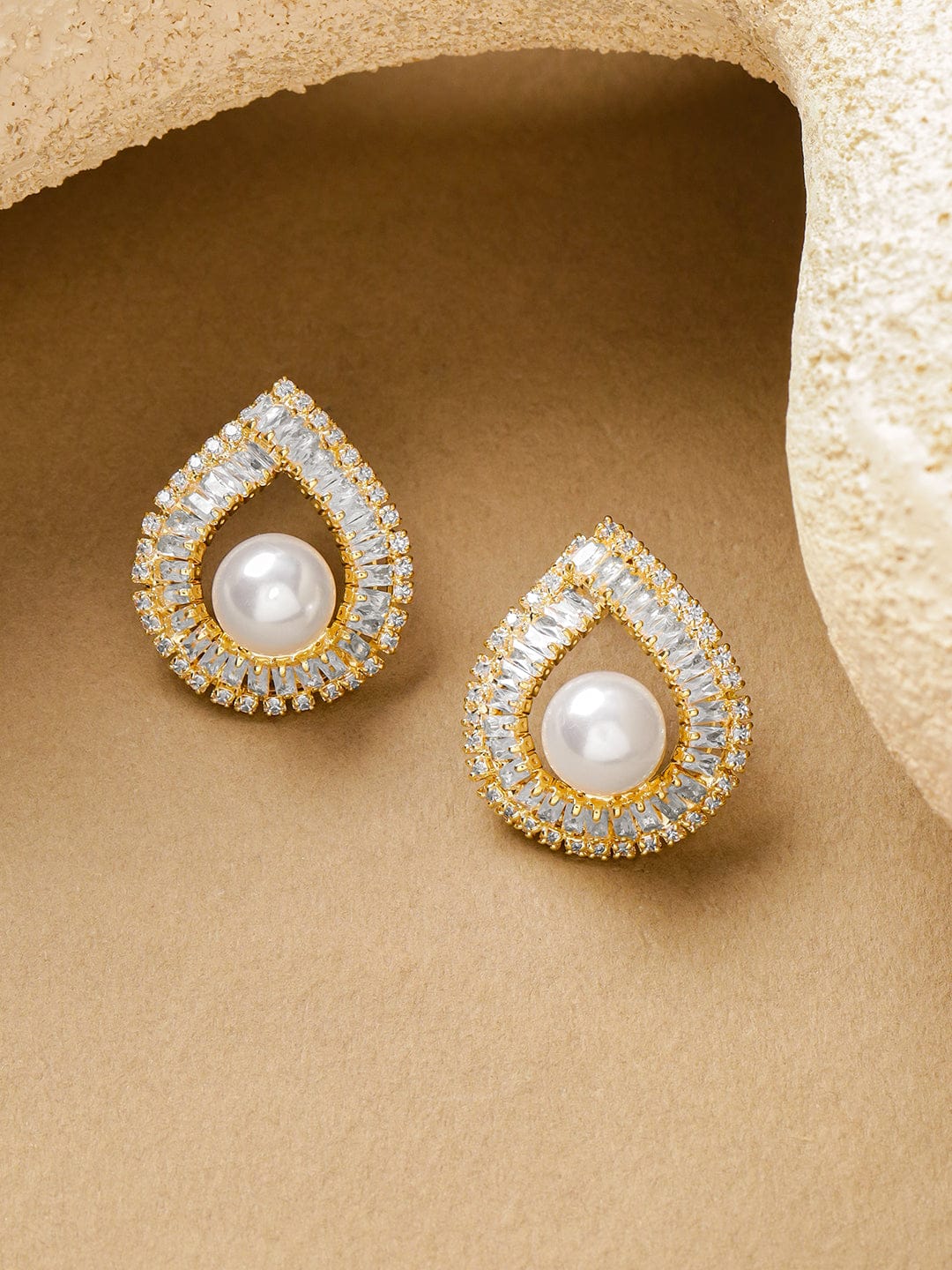 Pearl & Crystal Studded Earrings フリーサイズ