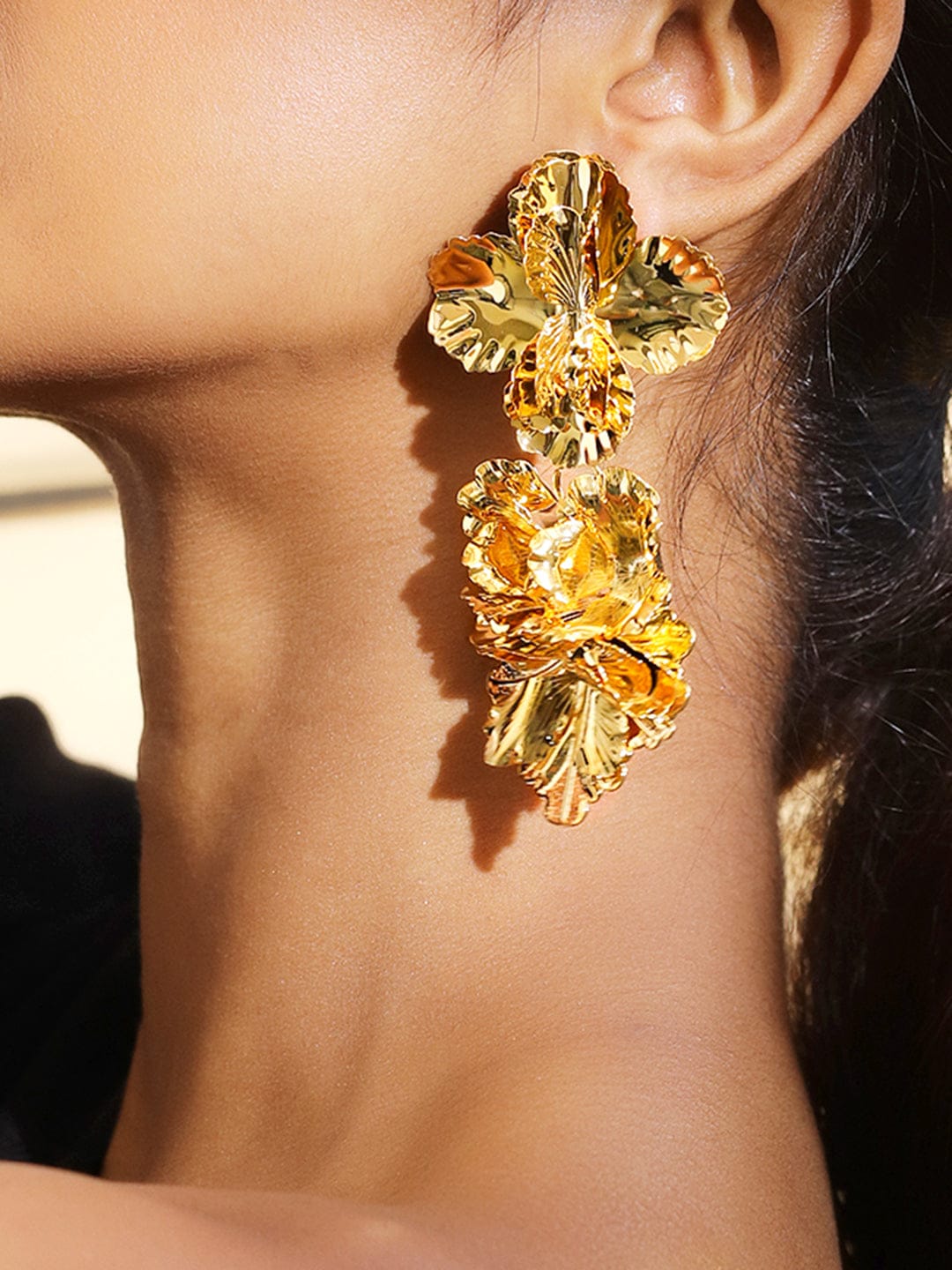 Gold Toned Leaf Motif Dangler Earrings フリーサイズ