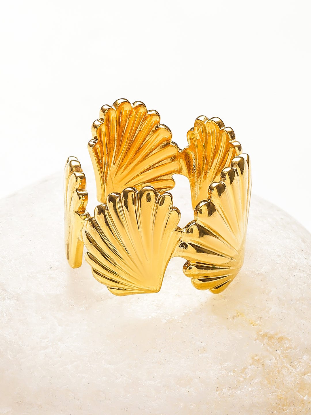 Gold Shell Motif Statement Ring フリーサイズ
