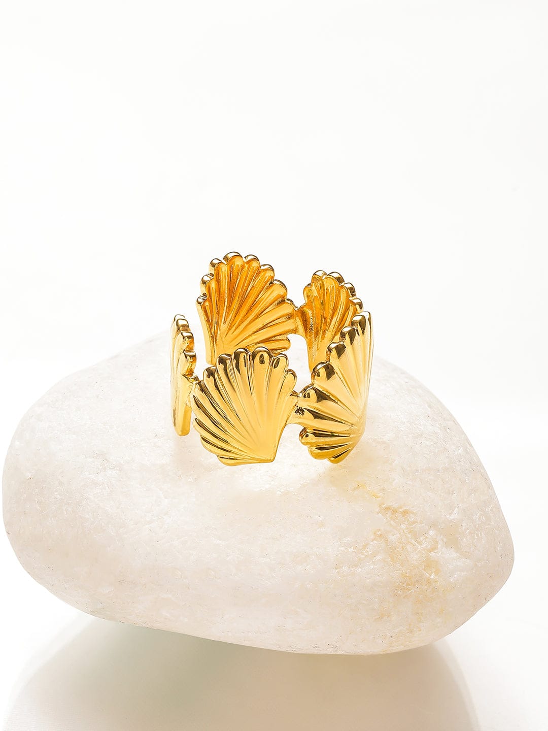Gold Shell Motif Statement Ring フリーサイズ