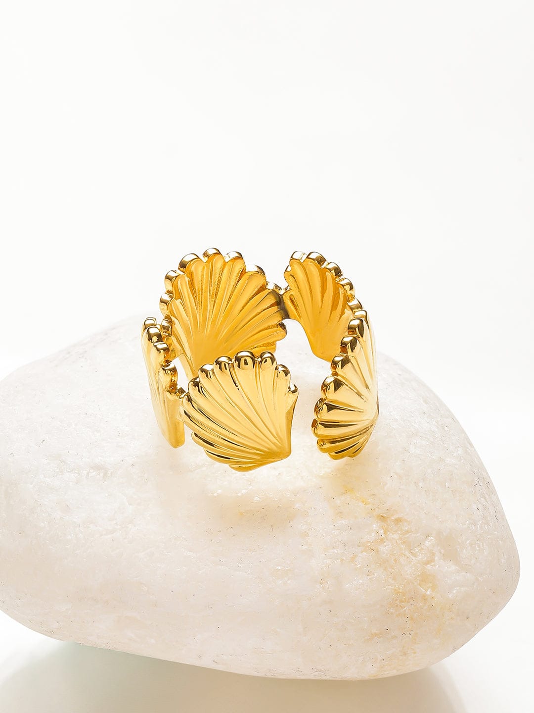 Gold Shell Motif Statement Ring フリーサイズ