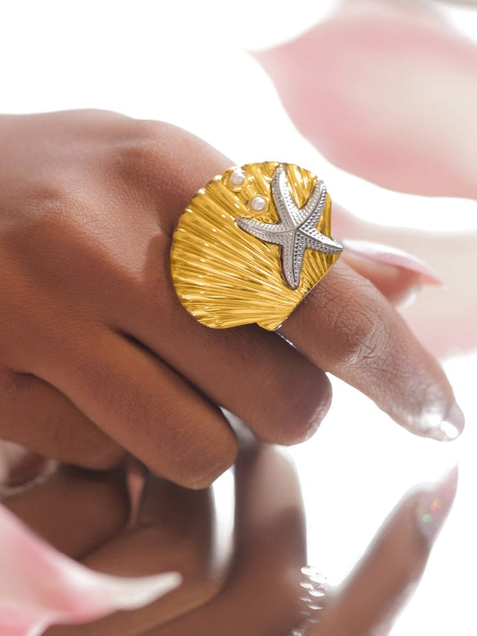 Dual Toned Shell Motif Statement Ring フリーサイズ