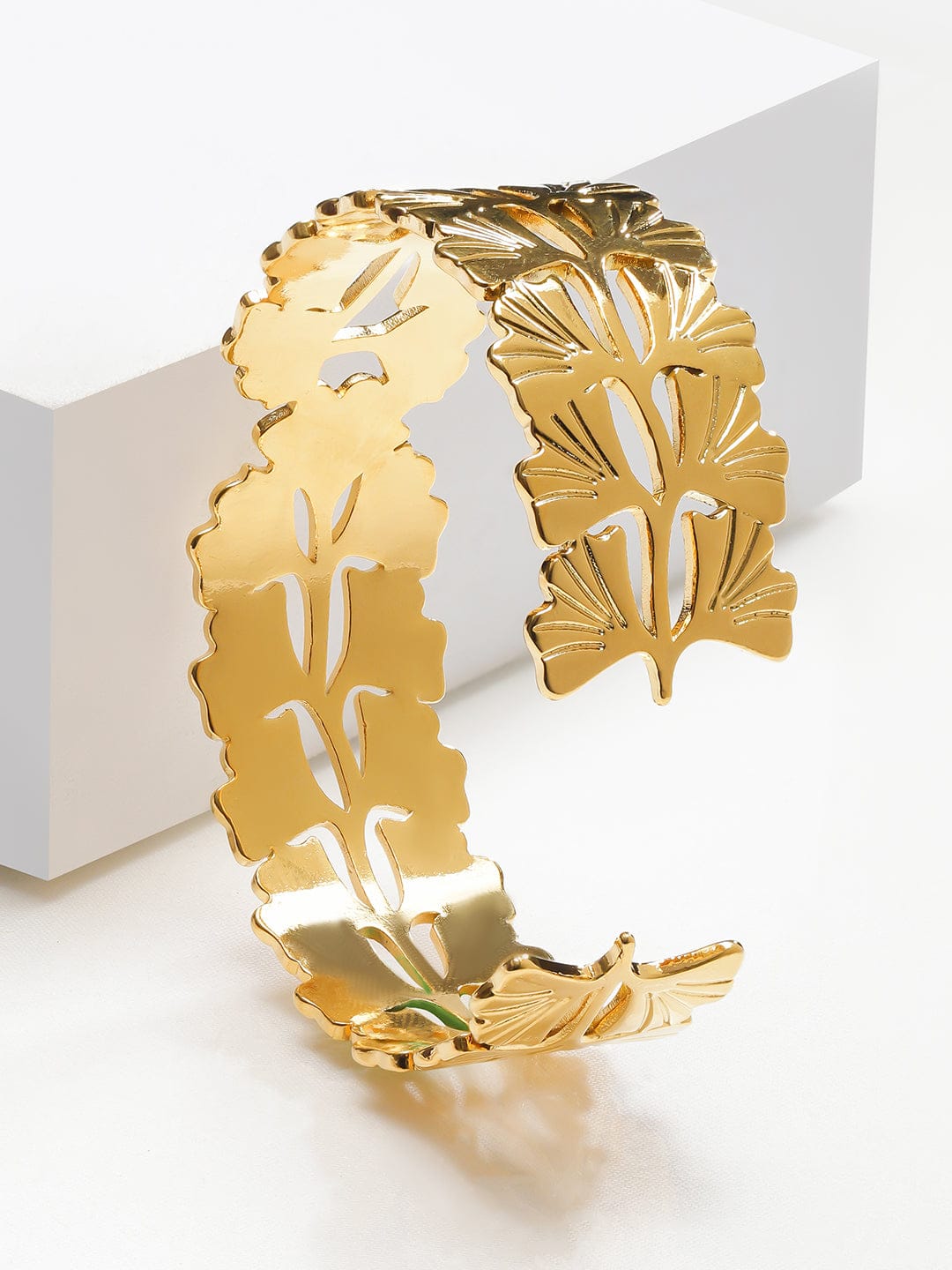 Gold Toned Floral Cuff Bracelet フリーサイズ