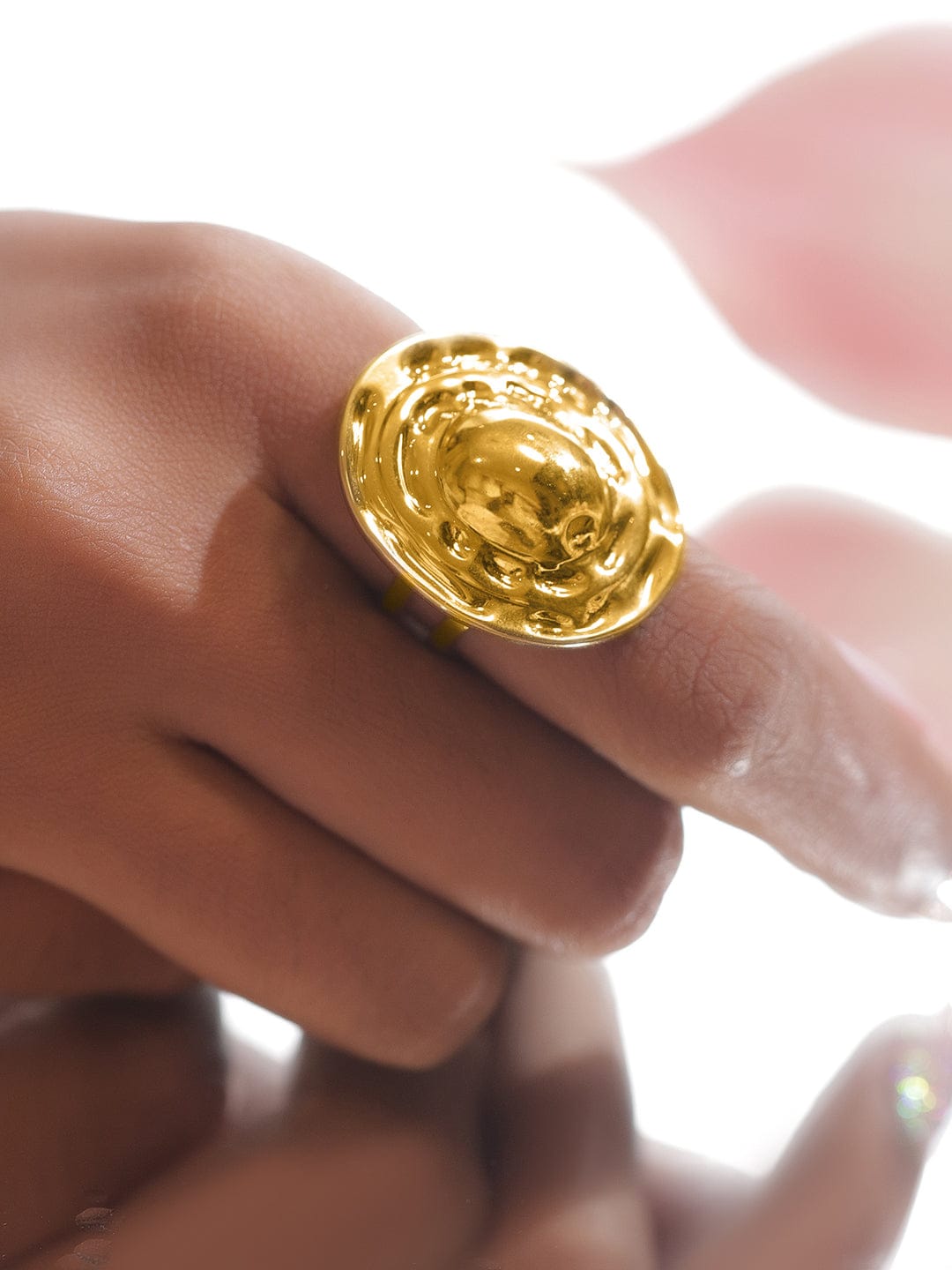 Textured Gold Toned Statement Ring フリーサイズ