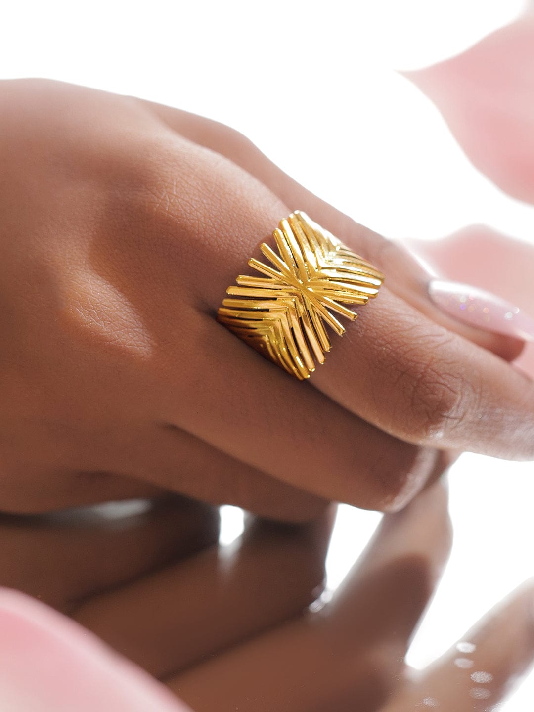 Abstract Gold Toned Ring フリーサイズ