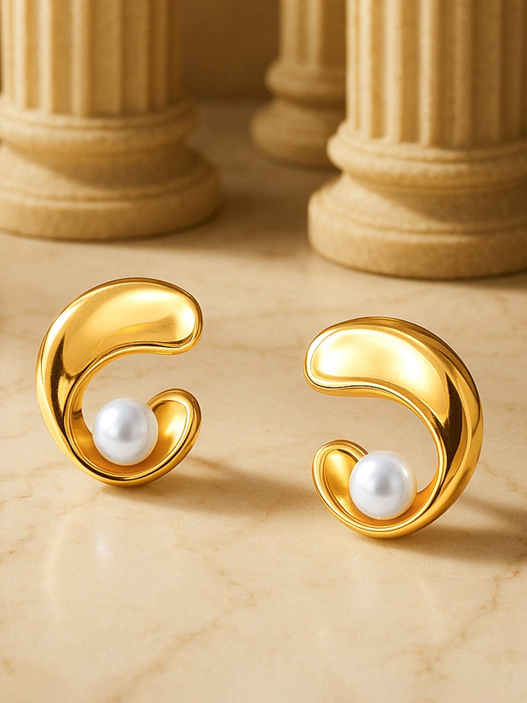 Golden Curvs of Grace with Pearl Studs フリーサイズ