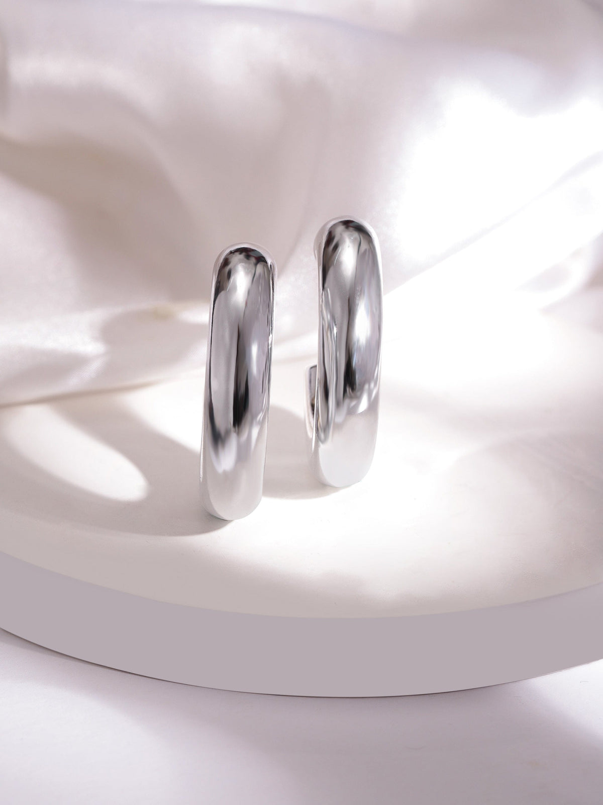 【Rubans】 Rhodium Plated Circular Hoop Earrings｜ロジウムメッキ サーキュラー フープイヤリング