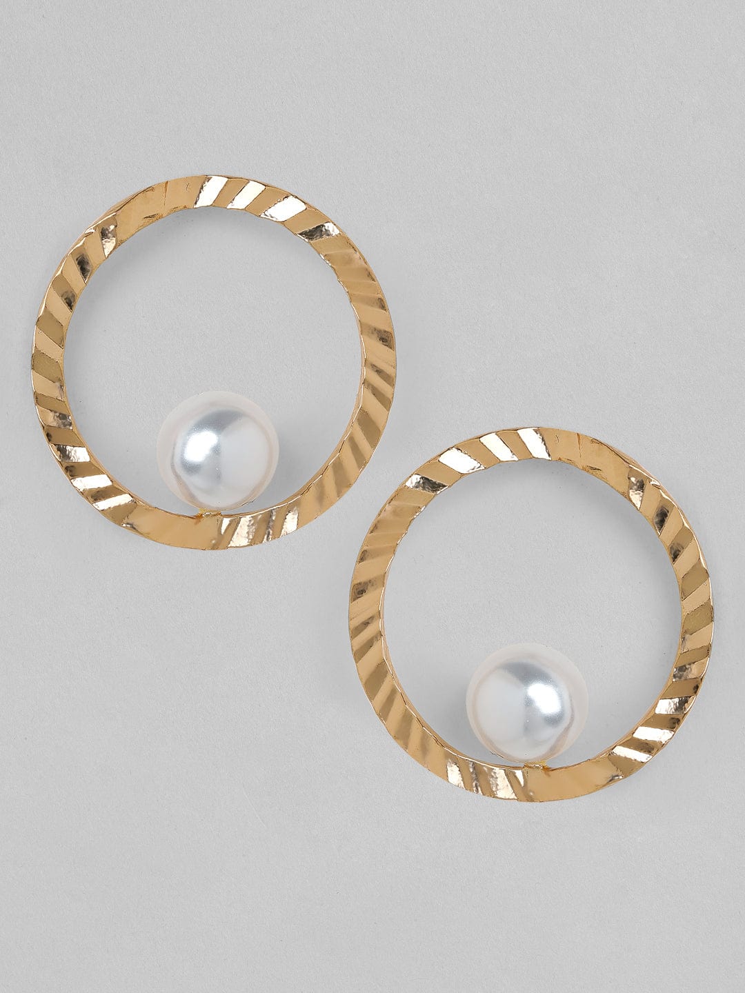 【Rubans】 Voguish Set of 2 Gold Toned Pearl Studded Earrings｜ヴォーギッシュ ゴールドトーン パール イヤリング 2組セット