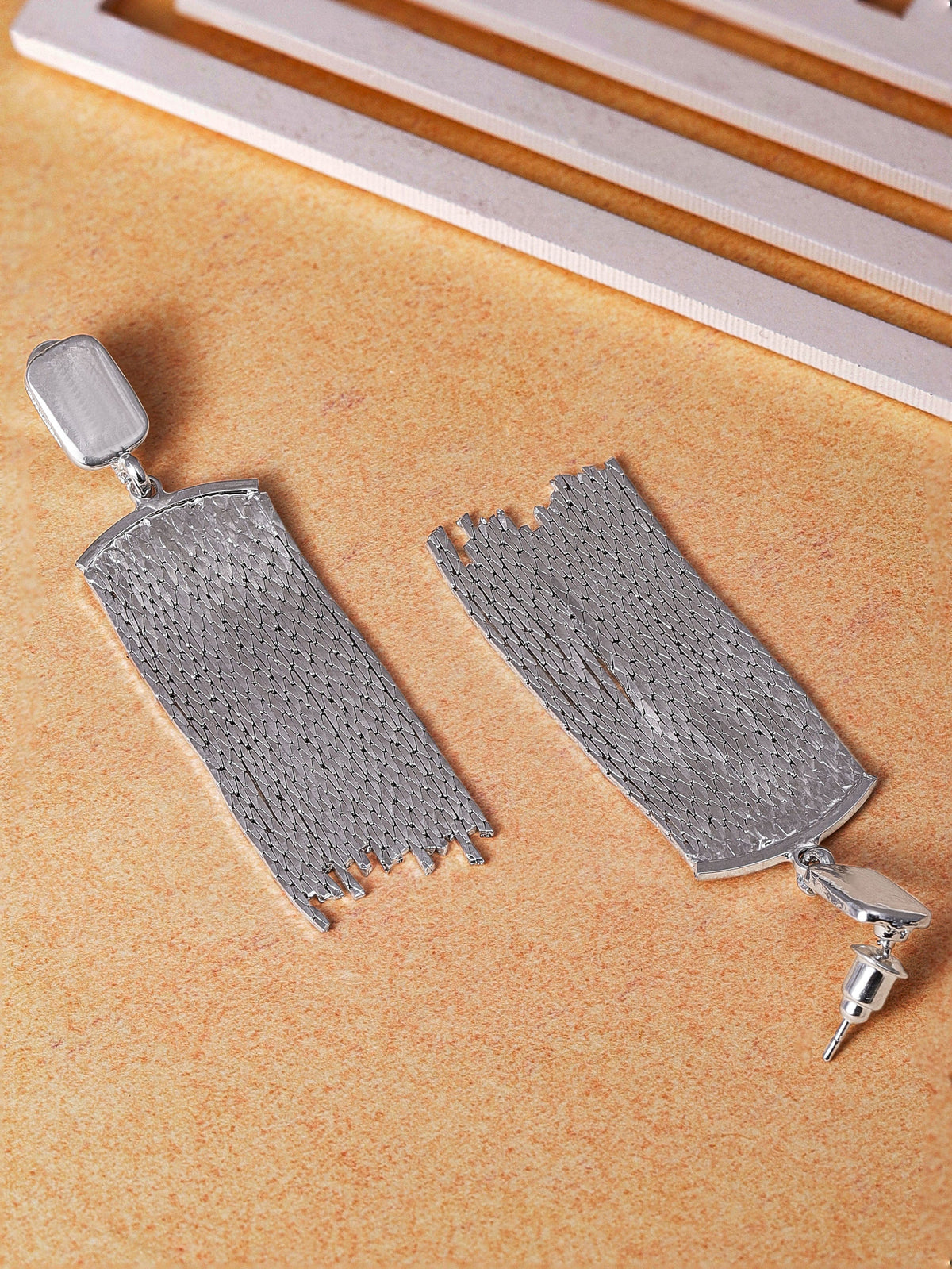 A Stream of Silver Dreams Long Earrings フリーサイズ