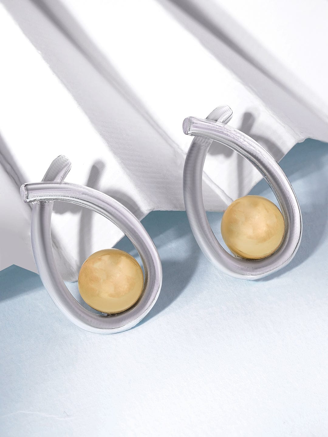 【Rubans】 Voguish Dual Toned Contemporary Ribbon Wrap Stud Earrings｜ヴォーギッシュ デュアルトーン コンテンポラリー リボンラップ スタッドイヤリング