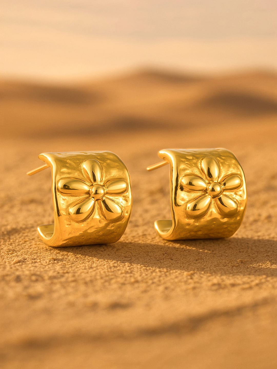 【Rubans】 Voguish Gold-Plated Circular Floral Design Half Hoop Earrings｜ヴォーギッシュ ゴールドメッキ フローラル ハーフフープイヤリング