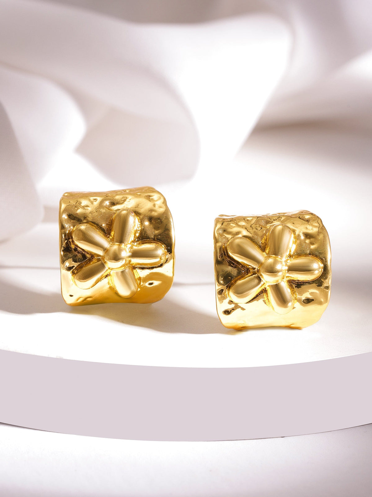 【Rubans】 Voguish Gold-Plated Circular Floral Design Half Hoop Earrings｜ヴォーギッシュ ゴールドメッキ フローラル ハーフフープイヤリング