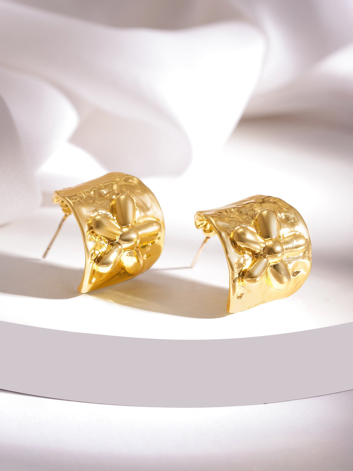 【Rubans】 Voguish Gold-Plated Circular Floral Design Half Hoop Earrings｜ヴォーギッシュ ゴールドメッキ フローラル ハーフフープイヤリング