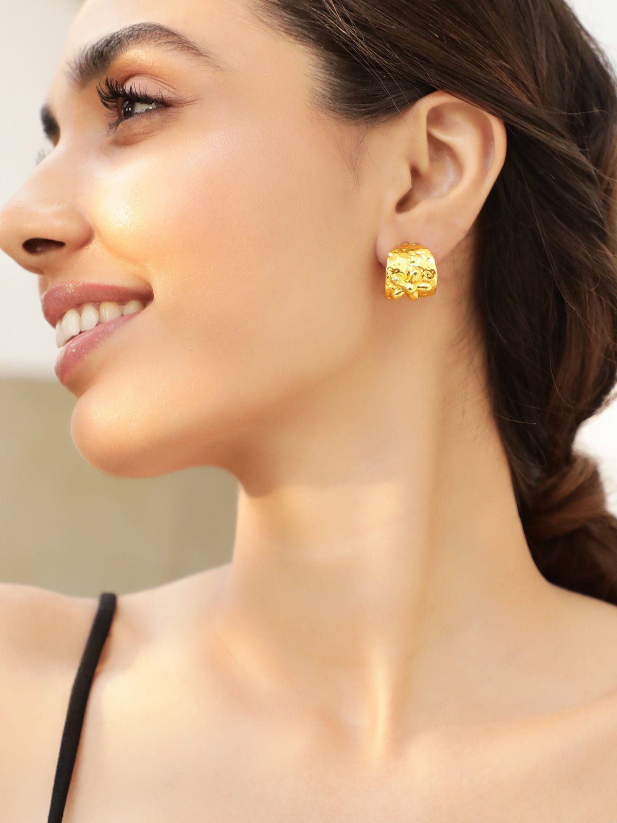 【Rubans】 Voguish Gold-Plated Circular Floral Design Half Hoop Earrings｜ヴォーギッシュ ゴールドメッキ フローラル ハーフフープイヤリング