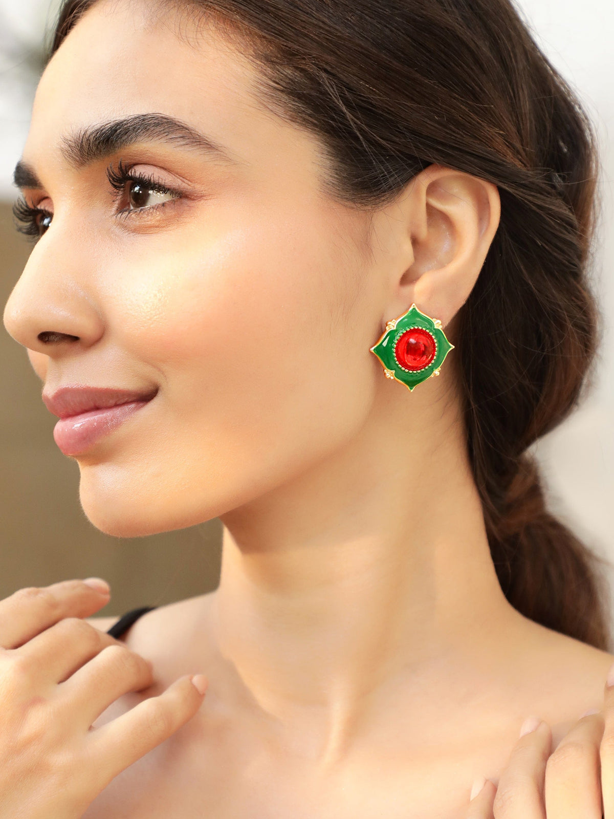 【Rubans】 Voguish Gold-Plated Geometric Enamel Stud Earrings｜ヴォーギッシュ ゴールドメッキ ジオメトリック エナメル スタッドイヤリング