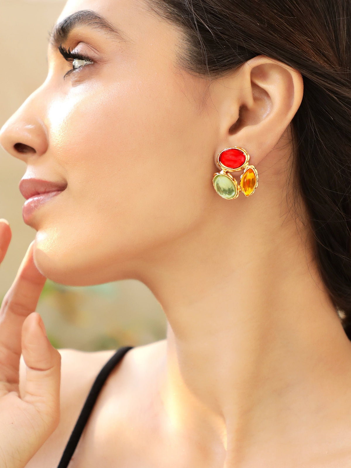 【Rubans】 Voguish Gold Plated Multicolor Stone Studded Stud Earrings｜ヴォーギッシュ ゴールドメッキ マルチカラーストーン スタッドイヤリング