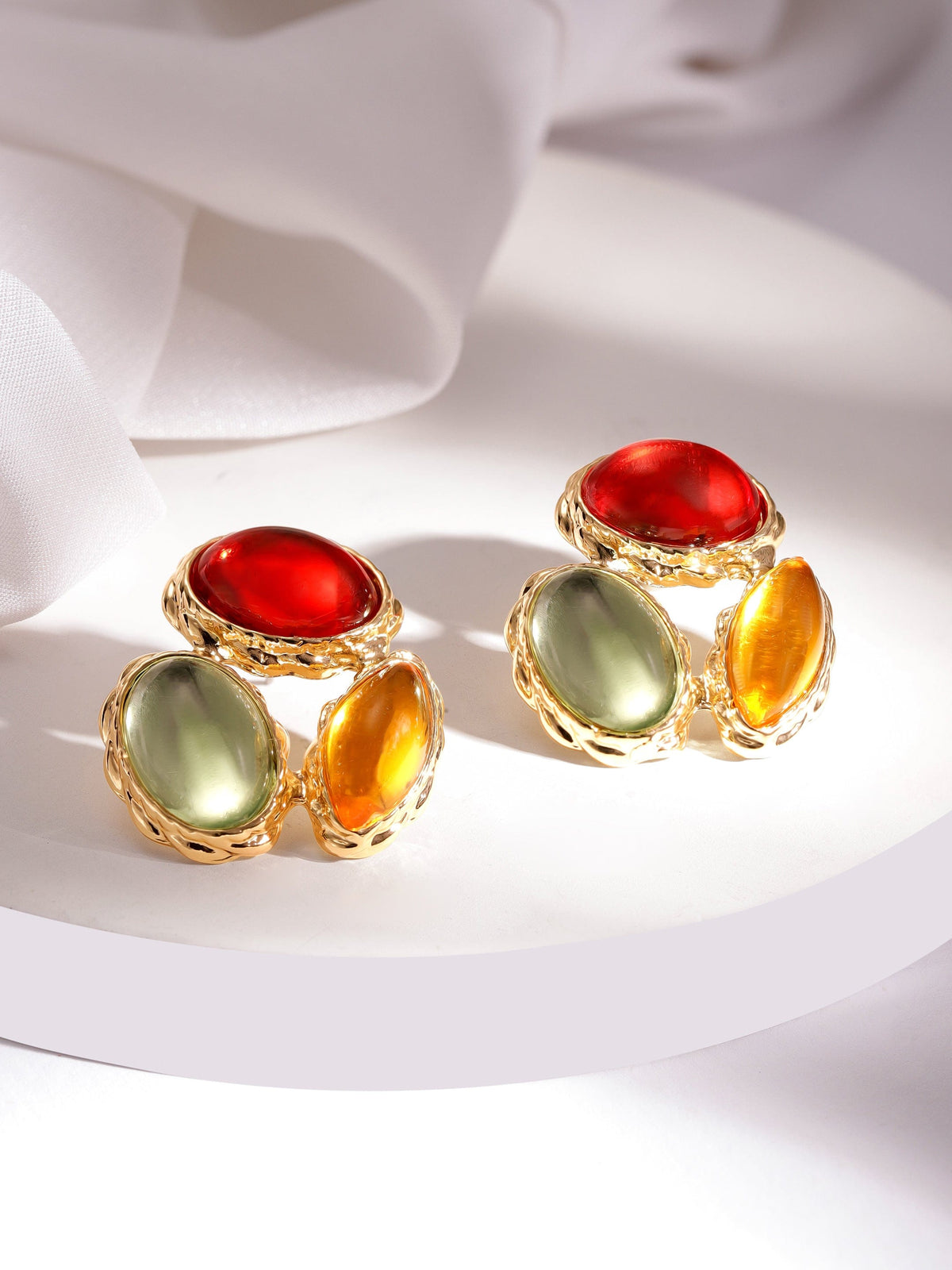 【Rubans】 Voguish Gold Plated Multicolor Stone Studded Stud Earrings｜ヴォーギッシュ ゴールドメッキ マルチカラーストーン スタッドイヤリング