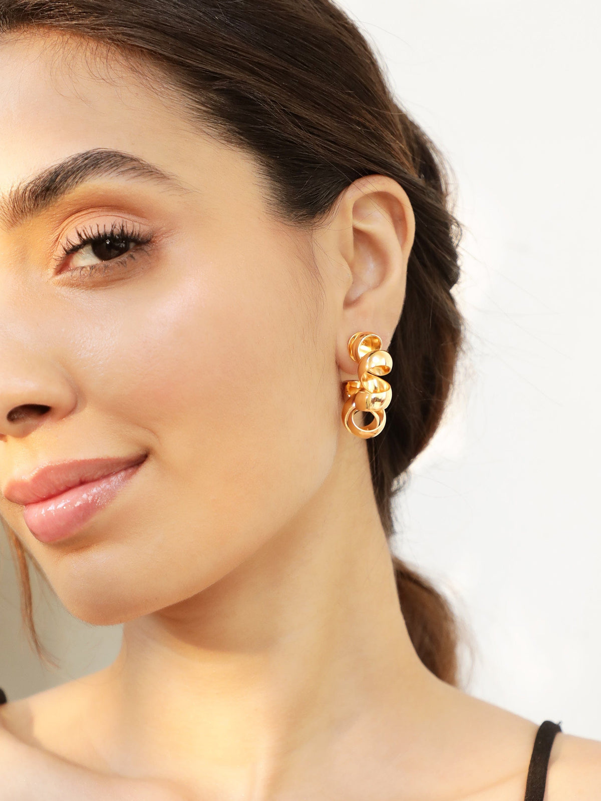 【Rubans】 18K Gold Plated Twisted Hoop Earrings (Stainless Steel)｜18Kゴールドメッキ ツイスト フープイヤリング ステンレススチール