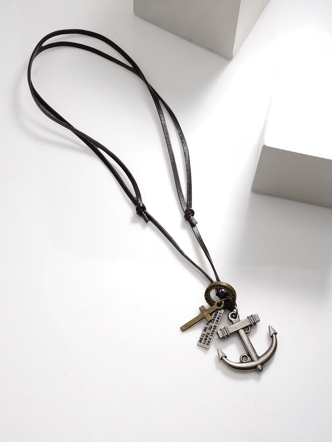 【Rubans】 Voguish Men Brown Lather Adjustable Necklace With Arrow Pendant｜メンズ ブラウンレザー アジャスタブル ネックレス アローペンダント