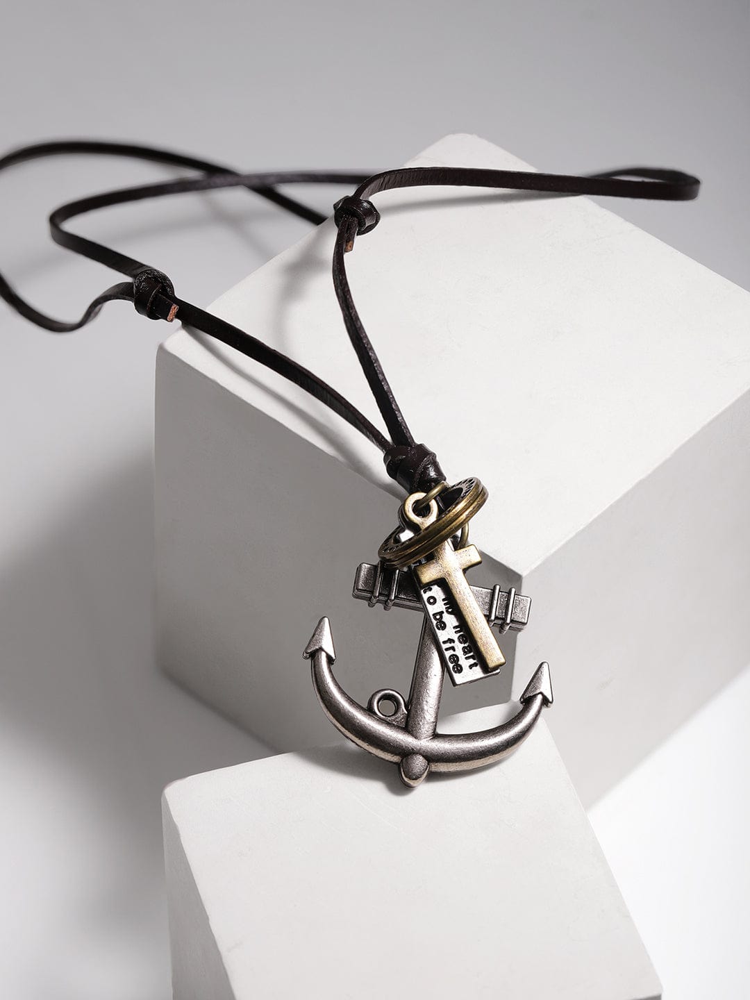 【Rubans】 Voguish Men Brown Lather Adjustable Necklace With Arrow Pendant｜メンズ ブラウンレザー アジャスタブル ネックレス アローペンダント