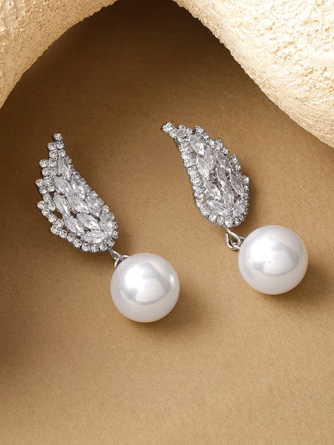 White Studded Pearl Drop Earring フリーサイズ