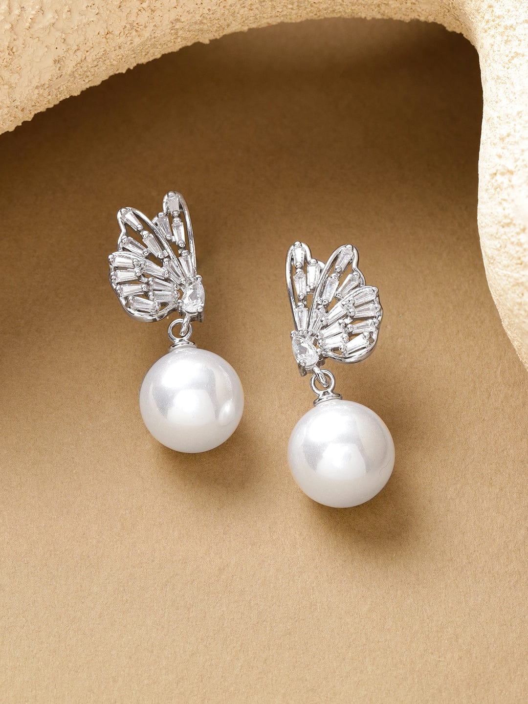 Rhodium Butterfly Motif Crystal Pearl Drop Earrings フリーサイズ