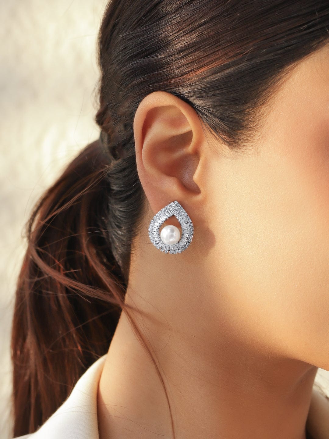 Teardrop Motif Crystal Stud Earrings With Pearl フリーサイズ