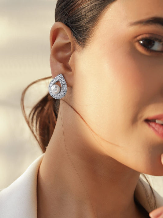 Teardrop Motif Crystal Stud Earrings With Pearl フリーサイズ