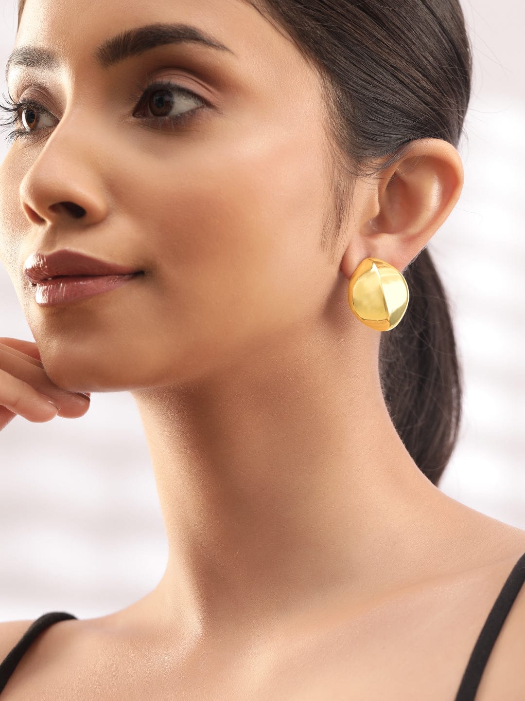 【Rubans】 Rhodium Plated Leaf Motif Contemporary Stud Earrings｜ロジウムメッキ リーフモチーフ コンテンポラリー スタッドイヤリング