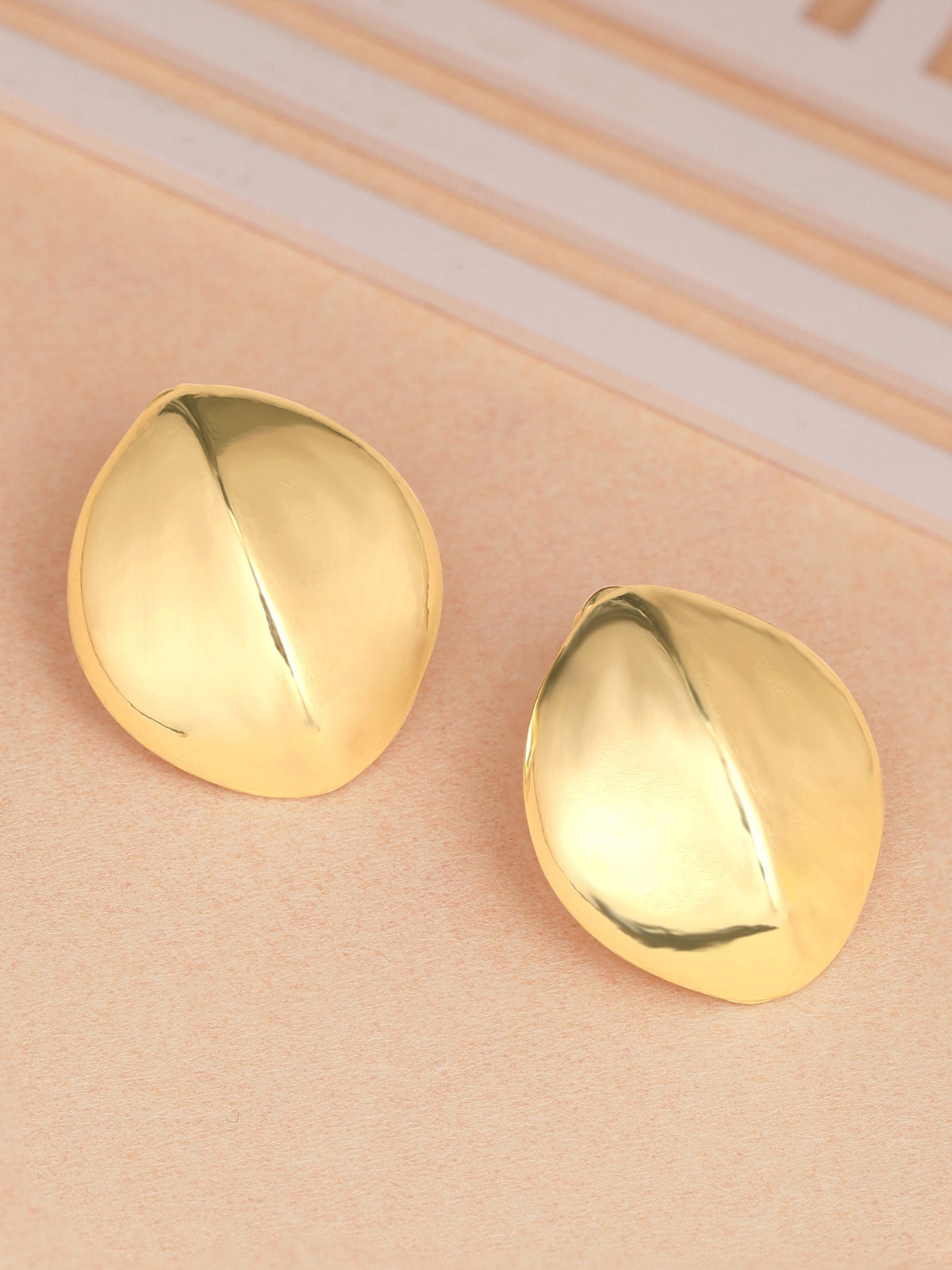 【Rubans】 Rhodium Plated Leaf Motif Contemporary Stud Earrings｜ロジウムメッキ リーフモチーフ コンテンポラリー スタッドイヤリング