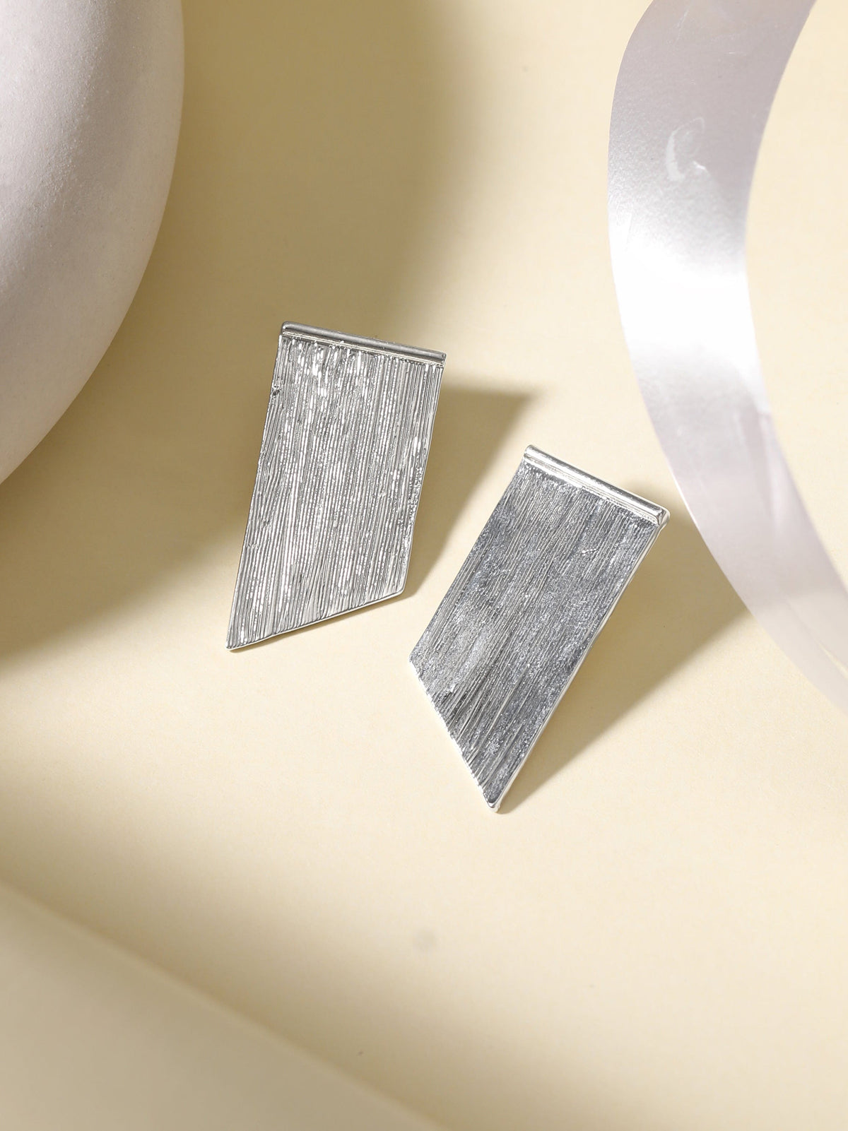 【Rubans】 Voguish Rhodium Plated Tassel Earrings｜ヴォーギッシュ ロジウムメッキ タッセル イヤリング