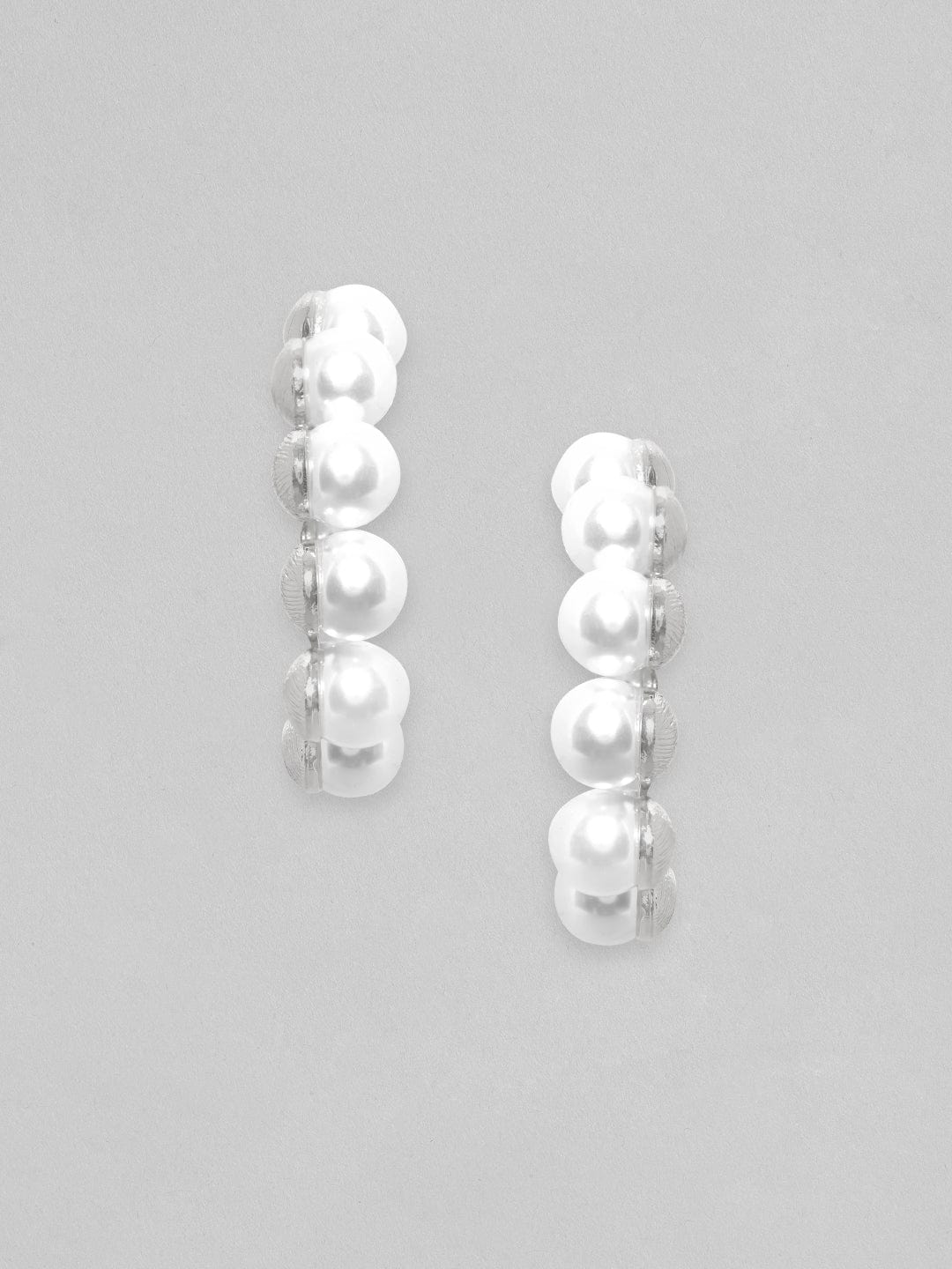 【Rubans】 Voguish Silver Toned White Pearls Studded Hoop Earrings｜ヴォーギッシュ シルバートーン ホワイトパール フープイヤリング
