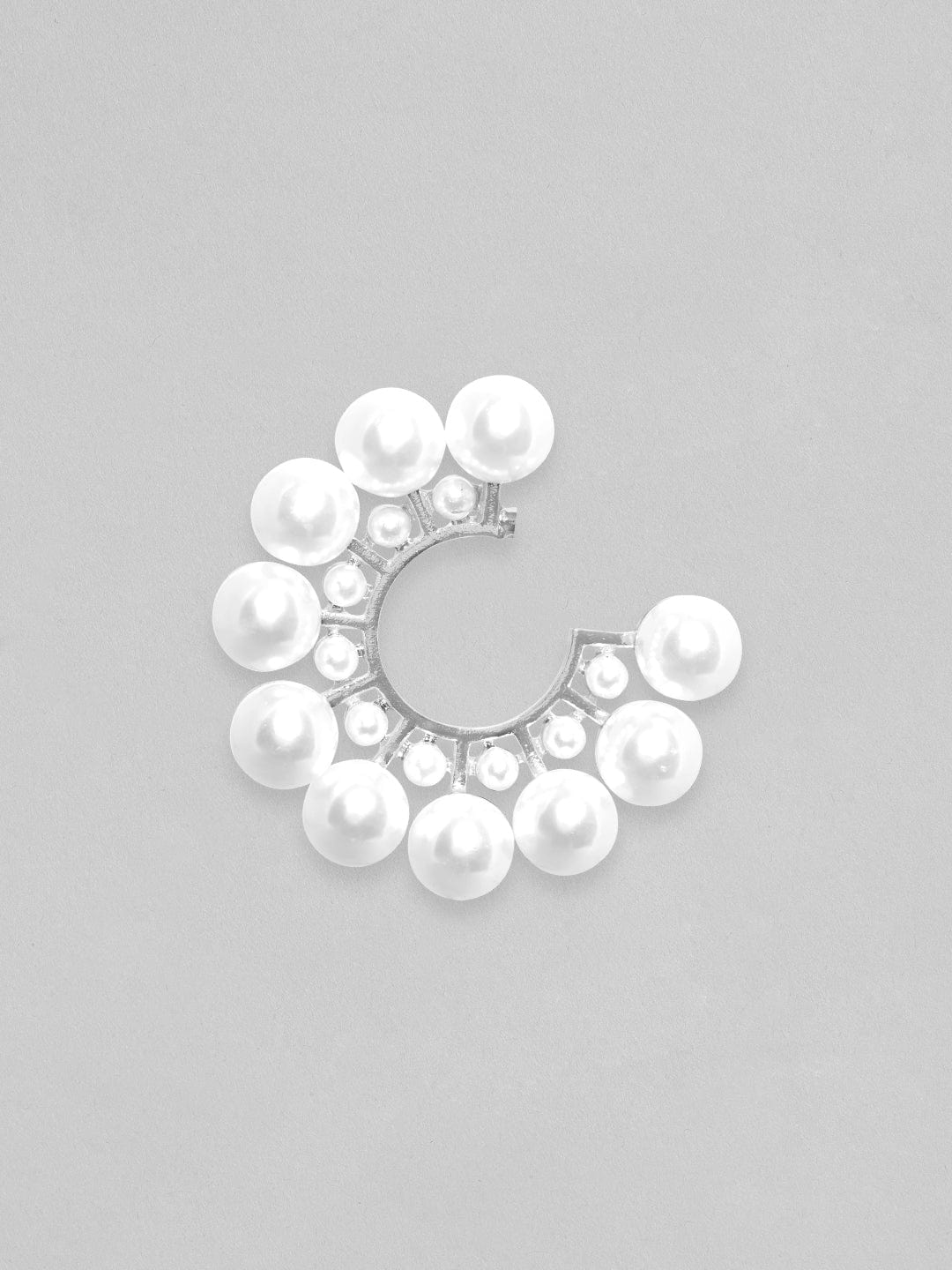 【Rubans】 Voguish Silver Toned White Pearls Studded Hoop Earrings｜ヴォーギッシュ シルバートーン ホワイトパール フープイヤリング